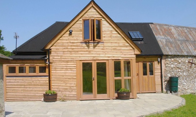 Honiton Cottage | ABBEY CROSS BARN, pet friendly, with a garden in Dunkeswell Abbey