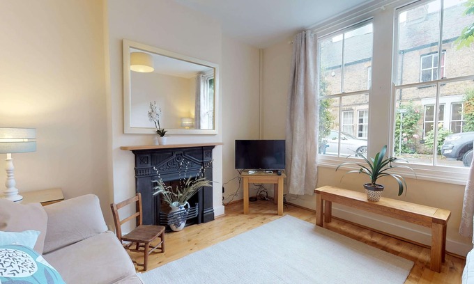 Oxford Cottage | Abbey Road | Oxford Holiday Let | 2 Beds & Sleeps 3