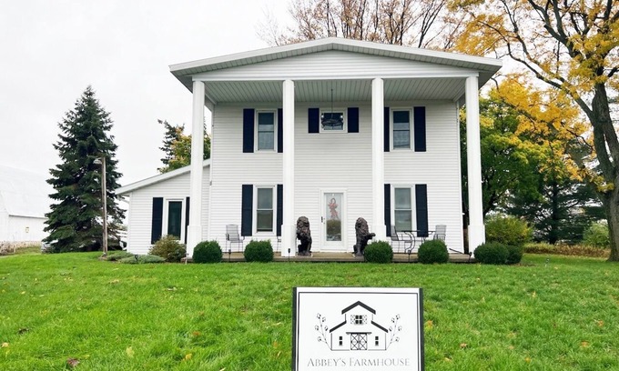 Baraboo House | Abbey's Farm House 15 minutes from Dells