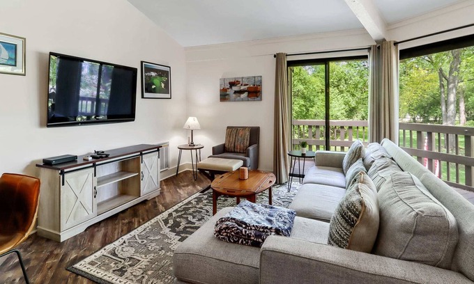 Fontana Condo | Abbey Springs Condo w/ Pool, Beach & Golf Access
