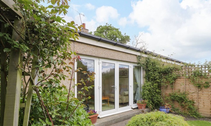 Kelso Cottage | ABBEYSIDE COTTAGE, with a garden in Kelso