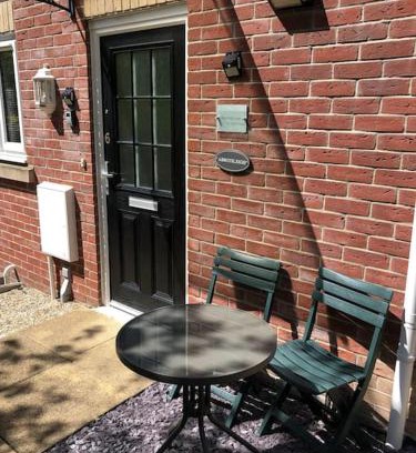 Glastonbury House | Abbotsleigh Rest - close to Glastonbury Abbey