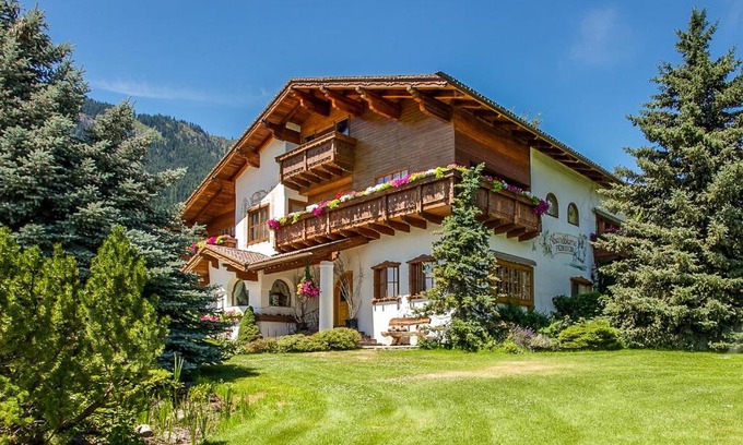 Leavenworth House | Abendblume