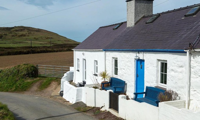 Garn Fadryn House | Aberdaron Cottage 2 Bryn Chwilog