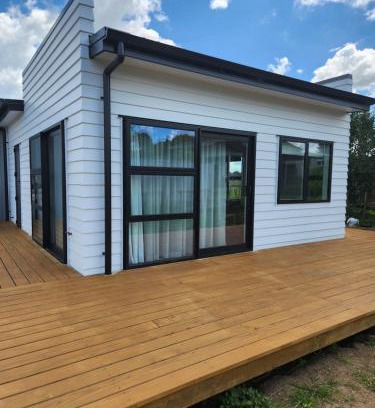 Tamahere House | Aberdeen Cottage with Hobbit House sleep-out