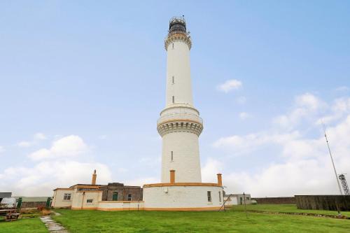 Central Aberdeen House | Aberdeen Lighthouse Cottages - coastal, dolphins