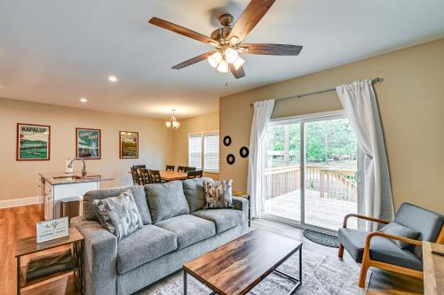 Southern Pines House | Aberdeen Townhome Deck, Golf Course Community