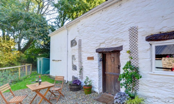 Glandwr House | Aberelwyn Granary - One Bedroom House, Sleeps 3