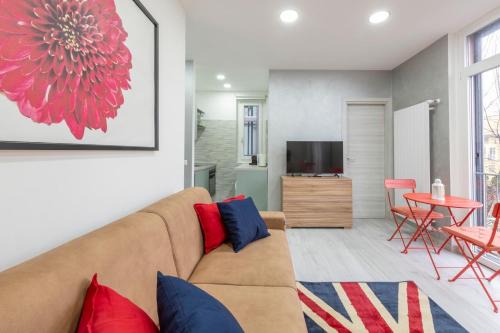 Calvairate Apartment | Abetone 6 - The Red Studio - B Home