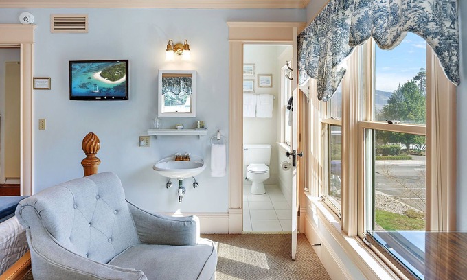 Skidmore Academy Historic District Bed & Breakfast | Abigail’s Bed & Breakfast Inn