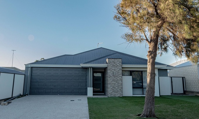 Wannanup House | About this space Welcome to our refreshing home at suburb of Wannanup.