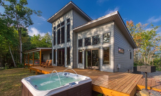 Bryson City Cabin | Above it All scenic mountain view and private location