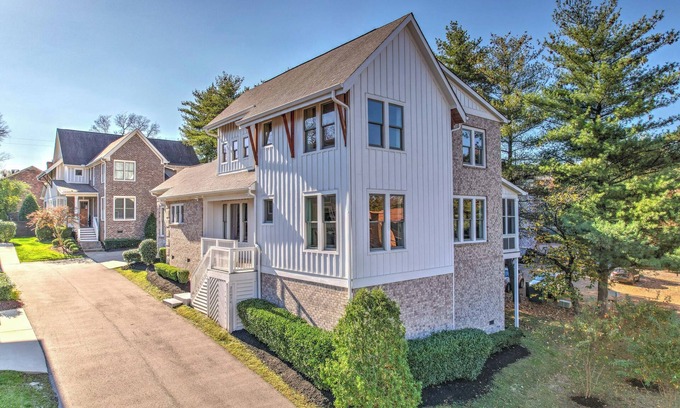 Green Hills House | Above Nashville Lombardy I Luxury I Location I Outdoor Dining I Services