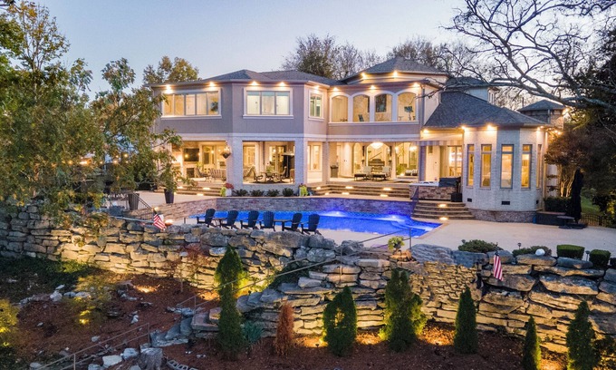 Gallatin House | Above Nashville Sunset Bay | Lakefront | Pool&Spa | Golf Simulator