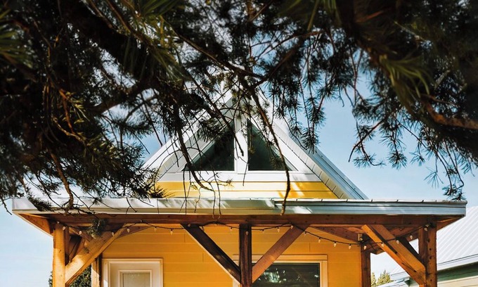 Nordegg Apartment | Abraham - Peaceful tiny cabin in historic Nordegg