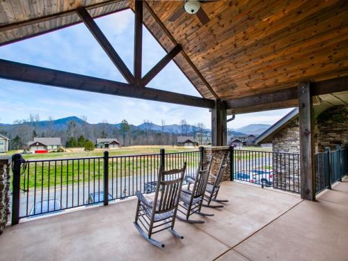 Townsend House | Abrams Retreat at Cades Cove with Mountain Views