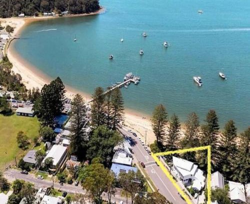 Patonga Apartment | Absolute Beach Front House Panoramic Views