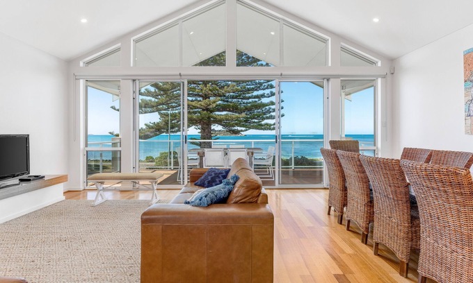 Encounter Bay House | Absolute beachfront accommodation, perfect for families and large groups.