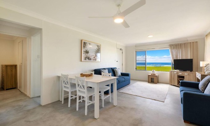 North Creek Apartment | Absolute Beachfront Apartment 3B