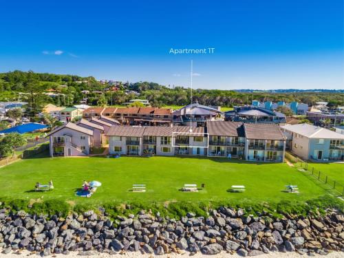 North Creek Apartment | Absolute Beachfront Apartment 1T