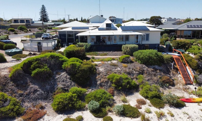 Moonta Bay House | Absolute Beachfront nestled between Moonta Bay and Port Hughes