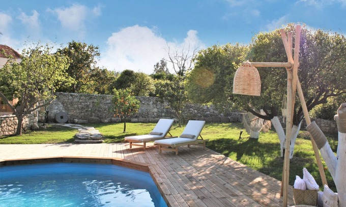 Adele Villa | Absolute privacy in a large space full of nature with a swimming pool.