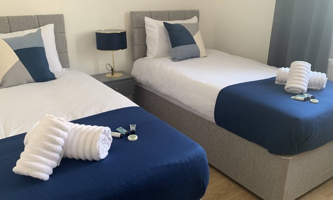 Mapperley Apartment | Absolute Stay in Sherwood-free Parking-east Midlands Airport-contractors-family
