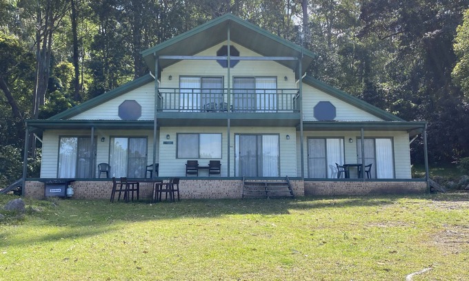 Longreach Villa | Absolute Waterfront - Banksia Villa at Shoalhaven Lodge