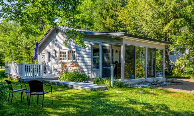 Moultonborough House | Absolutely Adorable Lake Winnipesaukee Cottage for 5