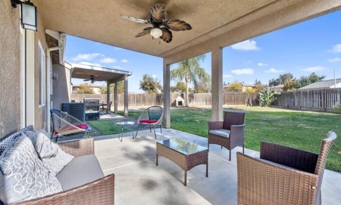 Visalia House | Abundant 3B/2b House Pet Friendly