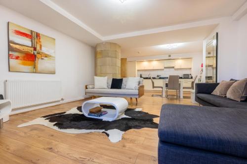 Fort Augustus Apartment | AC19 Lower North Aisle - Luxury Self Catering 2 Bedroom Apartment