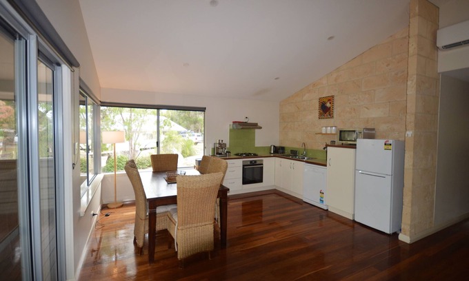 Margaret River Apartment | Acacia Chalets