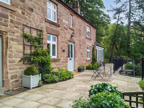 Matlock House | Acacia Cottage
