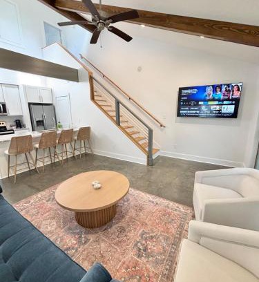 Lafayette Apartment | Acadiana Gem King Bd Fast Wi-Fi