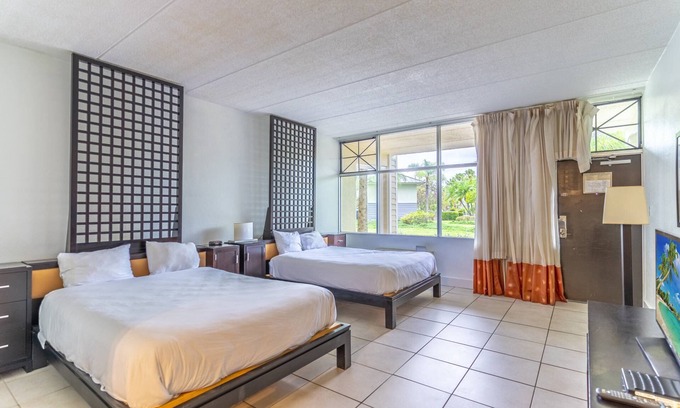 Ruskin Hotel | Accessible Ground Floor Little Harbor Room | Sleeps 4
