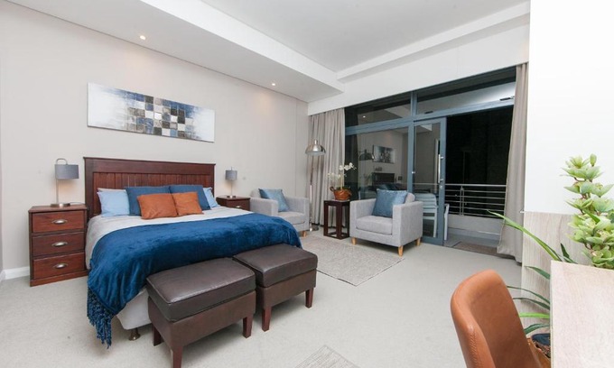 Menlyn Apartment | Ace Location walk to Sun Arena & Menlyn CBD WiFi Self Catering