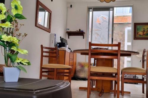 Anapoima House | Acogedora y amplia casa en Anapoima con piscina en condominio cerrado - hasta 8 personas