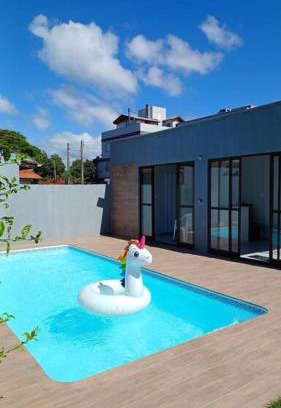 Campo d'Aviacao House | Aconchegante casa de Madeira com linda área lazer!