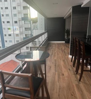 Pioneiros Apartment | Aconchegante e próximo da Roda gigante, churrasqueira Privativa!