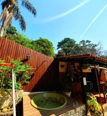 Itaipava House | Aconchego de Itaipava - casa de 3 quartos, equipada, área kids, jacuzzi, pet friendly, churrasqueira, em meio a Natureza e próximo ao centro do bairro