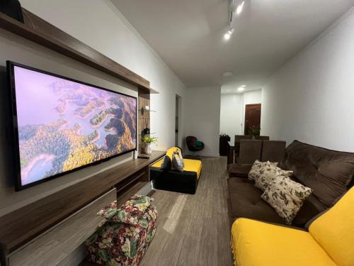 Canto do Forte Apartment | Aconchego no Canto do Forte - Ar Condicionados - Tvs Grandes - Wi-fi e Estacionamento Incluso!