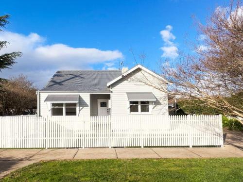 Mansfield House | Acorn Cottage