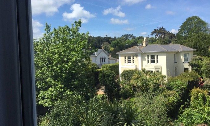 Torquay City Centre Bed & Breakfast | Acorn Lodge