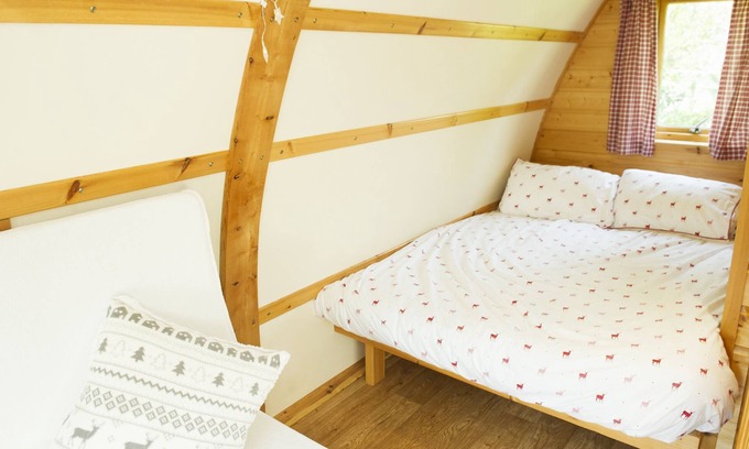 Wigton Cabin | Acremire Pod, with hot tub, Bowness on Solway