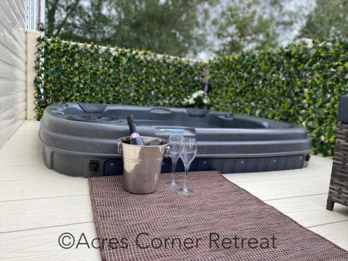 Tattershall House | Acres Corner Retreat Inc Hot tub at Tattershall Lakes Country Park