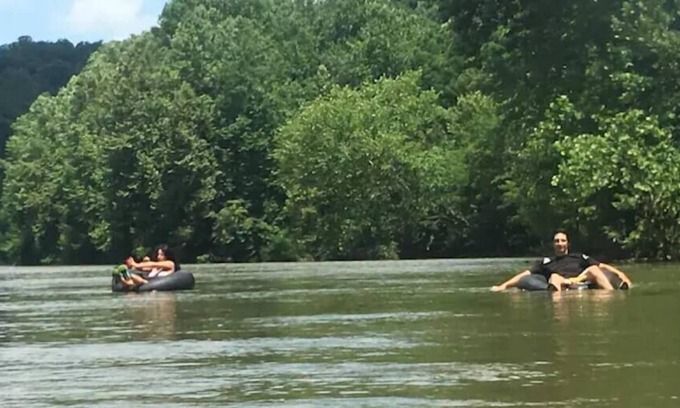 Lexington House | Acres on River - Bball, Pool Table, Fire Ring