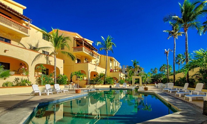 Zona Hotelera Condo | Across from the Beach in San Jose Del Cabo