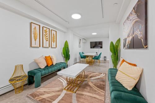 Uptown Hotel | Active Central Park East 3bedrooms 2 bathrooms 1700 SF