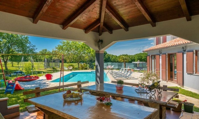 Muntic Villa | Adalene Comfortable holiday residence