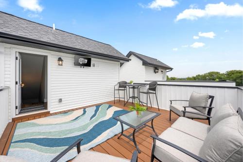 Clarksville House | Adam's Downtown Retreat with 2 Rooftop Patios (1012/1014 Franklin)